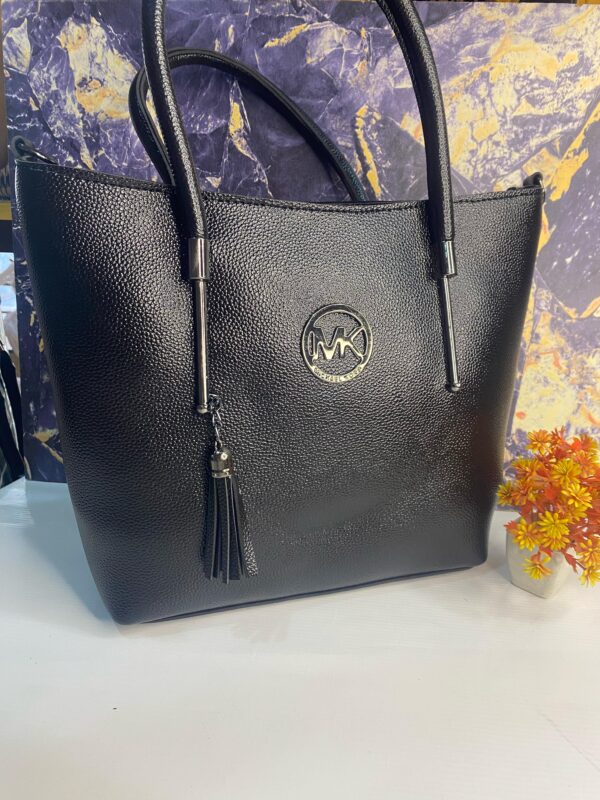 26a61eb6-002e-4317-b336-f45d12dd3341 MK LEATHER BAG