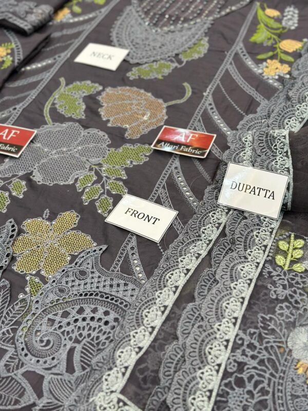 6181fbd5-57af-41ea-a933-eb36562381b7 MARIA B LUXURY LAWN COLLECTION 2024