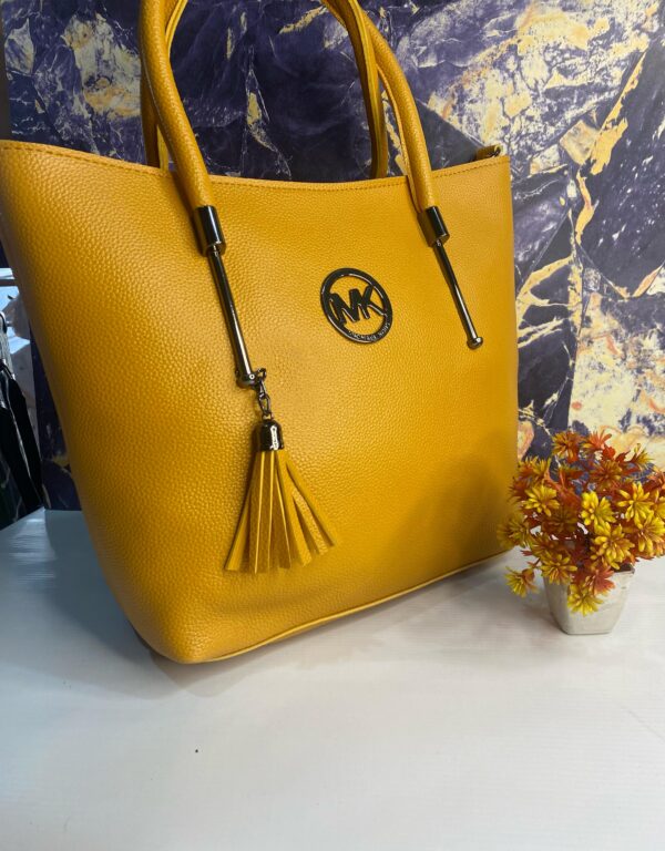 73c55c87-5612-4e6b-b5ef-f1e33cbf3dba MK LEATHER BAG
