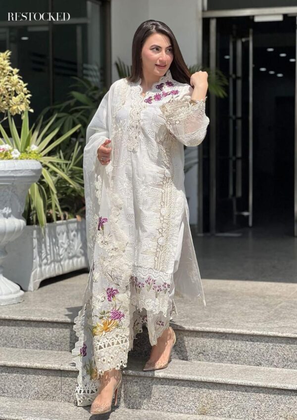 ELAF Luxury Embroidered Lawn Collection LN-1012 ELAF Luxury Embroidered Lawn Collection LN-1012